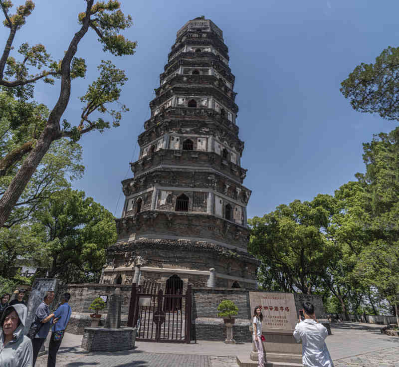 China - Suzhou 13 - Colina del Tigre - pagoda de Yunyan.jpg